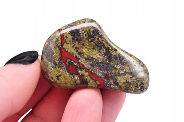* JASPIS Z EPIDOTEM AFRYKA NATURALNY MINERAŁ BĘBNOWANY ZIELONY MINERAŁ 5 *