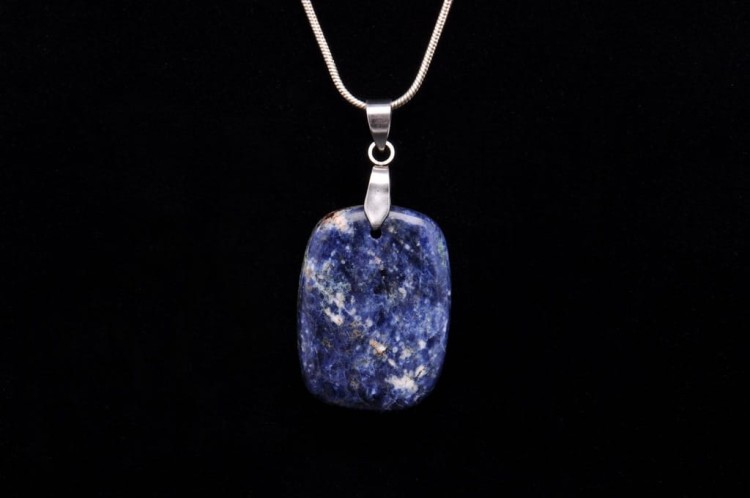 * SODALIT INTERESUJĄCA ZAWIESZKA NATURALNY MINERAŁ NR 7 *