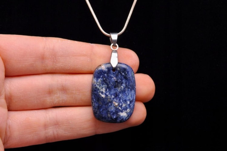 * SODALIT INTERESUJĄCA ZAWIESZKA NATURALNY MINERAŁ NR 7 *