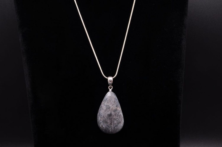 * KAMIEŃ KSIĘŻYCOWY MOONSTONE MADAGASKAR ZAWIESZKA CIEMNY KOLOR OKAZ NR 6 *