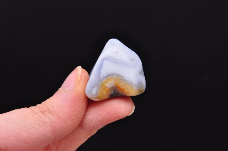 * CHALCEDON BŁĘKITNY AFRYKA MAŁY INTERESUJĄCY MINERAŁ NR 12 *