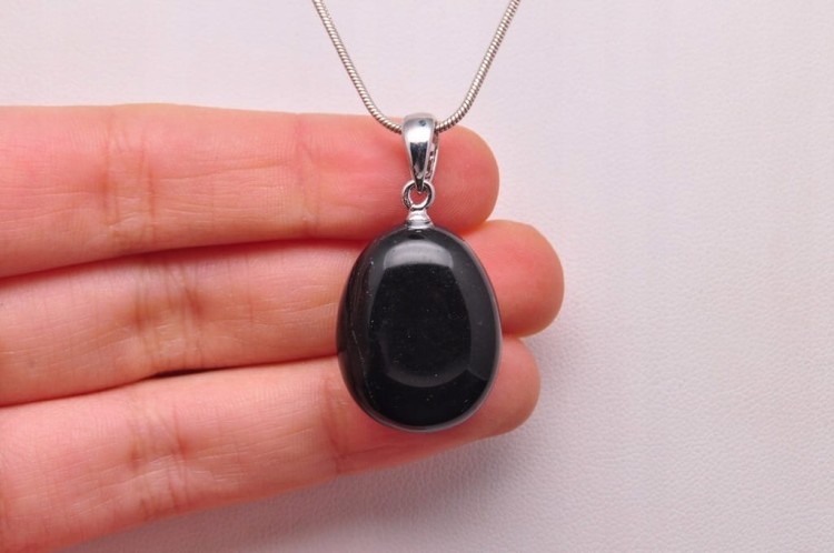 * ONYKS BRAZYLIA NATURALNY MINERAŁ ŚLICZNA CZARNA ZAWIESZKA NR 77 *