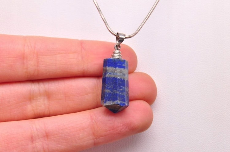 * LAPIS LAZULI INTERESUJĄCA ZAWIESZKA OBELISK NATURALNY MINERAŁ NR 9 *