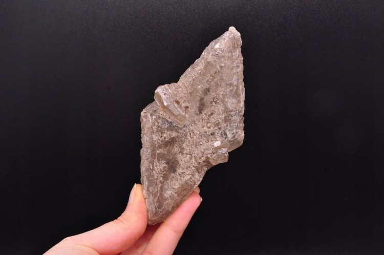 * GIPS INTERESUJĄCY KSZTAŁT NATURALNY MINERAŁ NR 4 *