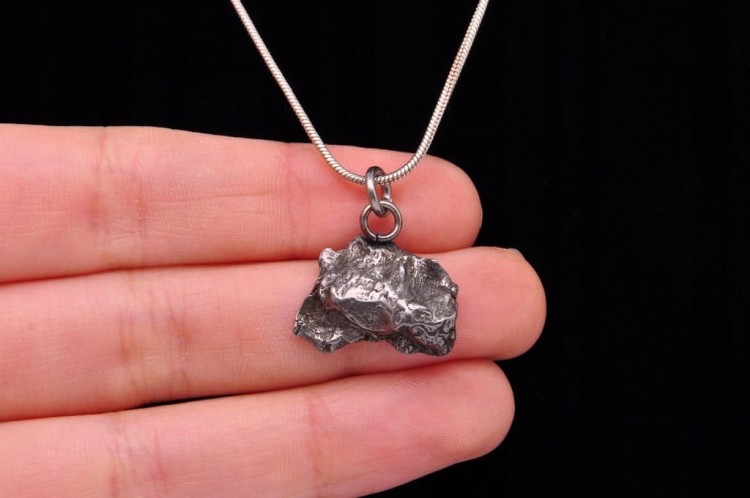 * METEORYT ALETAI CHINY ZAWIESZKA W PUDEŁKU METALICZNY POŁYSK NR 5 *