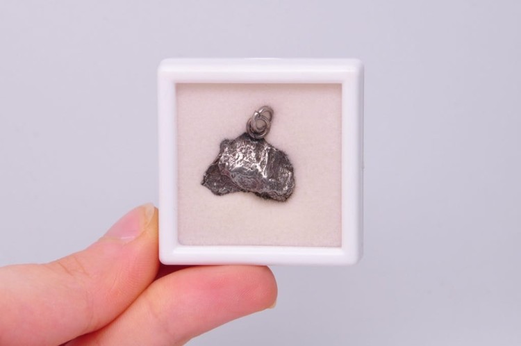 * METEORYT ALETAI CHINY ZAWIESZKA W PUDEŁKU METALICZNY POŁYSK NR 5 *