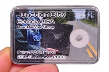 * METEORYT JUNCTION CITY GEORGIA USA MAŁY OKAZ W PUDEŁKU NR 7 *