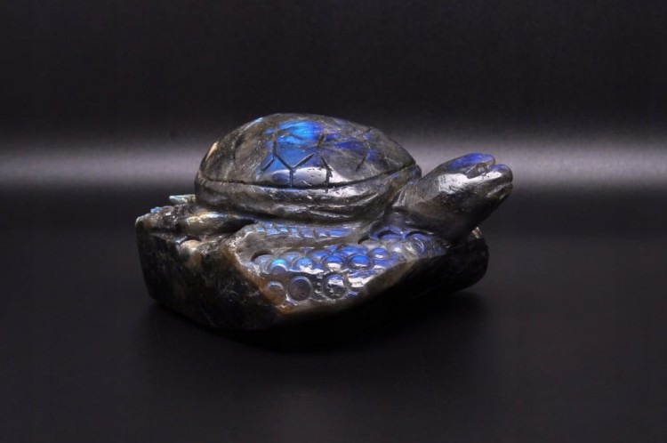 * LABRADORYT MADAGASKAR EFEKTOWNA FIGURKA RZEŹBA ŻÓŁW PIĘKNA BARWA NR 1 *