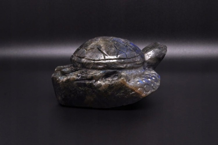 * LABRADORYT MADAGASKAR EFEKTOWNA FIGURKA RZEŹBA ŻÓŁW PIĘKNA BARWA NR 1 *