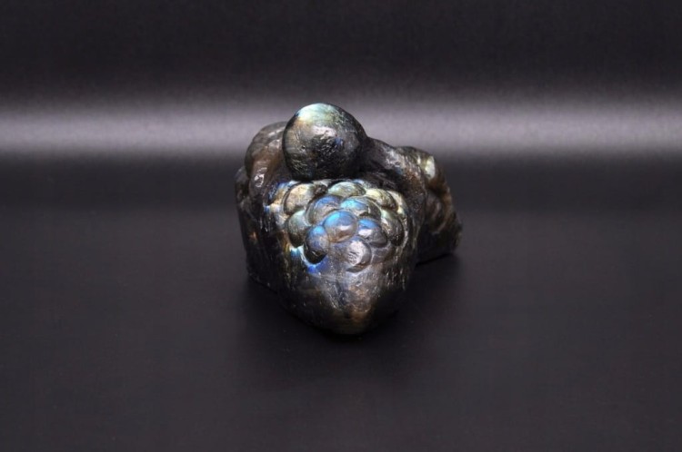 * LABRADORYT MADAGASKAR INTERESUJĄCA FIGURKA RZEŹBA OŚMIORNICA NR 7 *