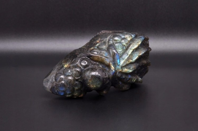 * LABRADORYT MADAGASKAR INTERESUJĄCA FIGURKA RZEŹBA OŚMIORNICA NR 7 *