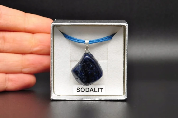 * SODALIT WYJĄTKOWA ZAWIESZKA W PUDEŁKU CIEKAWY KSZTAŁT NR 20 *