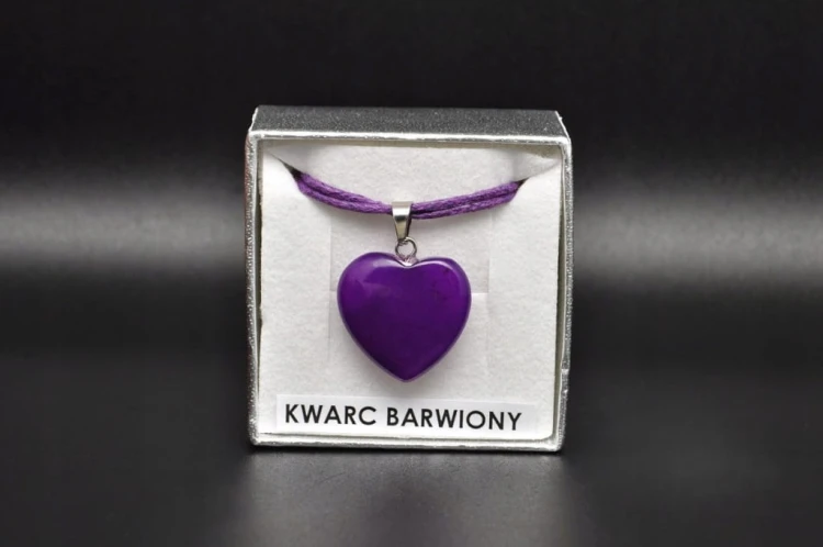 * KWARC BARWIONY UROKLIWA ZAWIESZKA W PUDEŁKU PIĘKNE SERDUSZKO NR 1 *