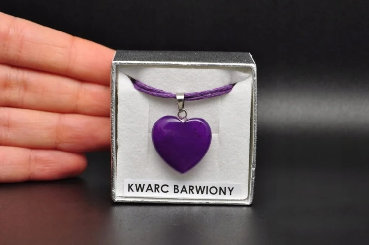 * KWARC BARWIONY UROKLIWA ZAWIESZKA W PUDEŁKU PIĘKNE SERDUSZKO NR 1 *