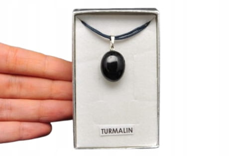 * TURMALIN MADAGASKAR ELEGANCKA CZARNA ZAWIESZKA W PUDEŁKU NR 13 *
