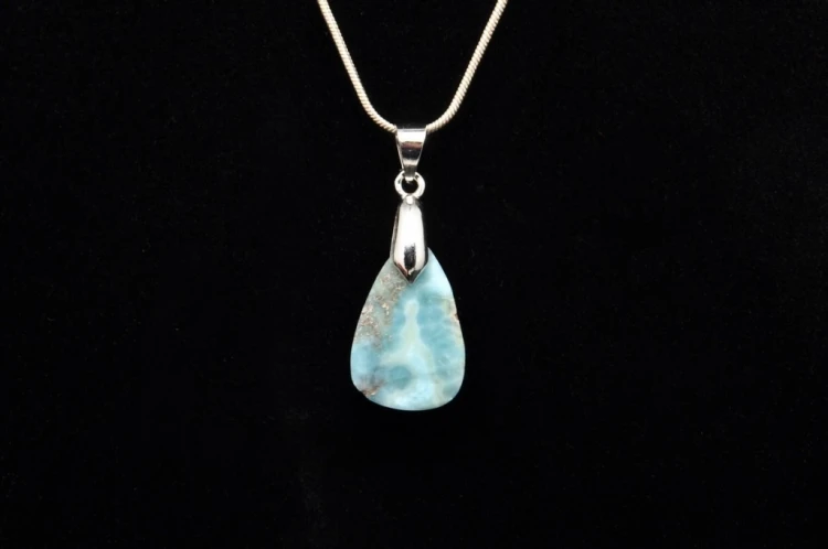 * LARIMAR DOMINIKANA INTERESUJĄCA ZAWIESZKA ŚLICZNY MINERAŁ NR 8 *