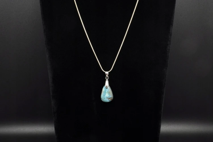 * LARIMAR DOMINIKANA INTERESUJĄCA ZAWIESZKA ŚLICZNY MINERAŁ NR 8 *