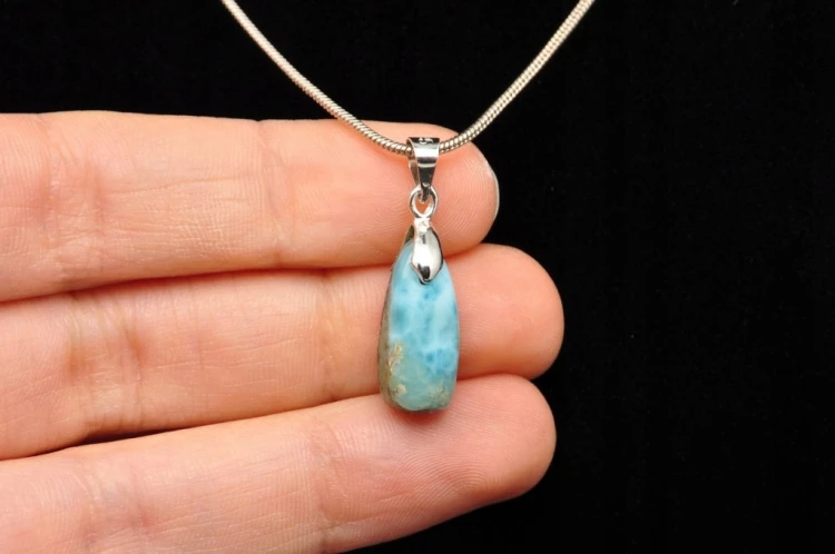 * LARIMAR DOMINIKANA ŚLICZNA ZAWIESZKA BŁĘKITNA BARWA NR 2 *