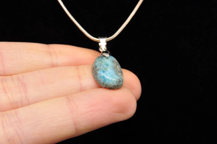 * LARIMAR DOMINIKANA PIĘKNA ZAWIESZKA KAMIEŃ NATURALNY NR 1 *