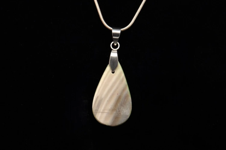 * KRZEMIEŃ PASIASTY ORYGINALNA ZAWIESZKA ŚLICZNA BIŻUTERIA NR 2 *