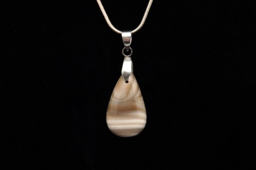 * KRZEMIEŃ PASIASTY INTERESUJĄCA ZAWIESZKA KAMIEŃ NATURALNY NR 3 *