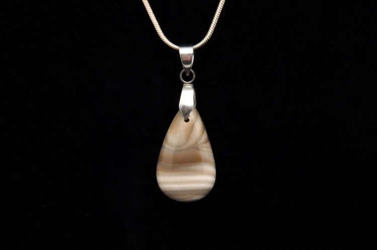 * KRZEMIEŃ PASIASTY INTERESUJĄCA ZAWIESZKA KAMIEŃ NATURALNY NR 3 *