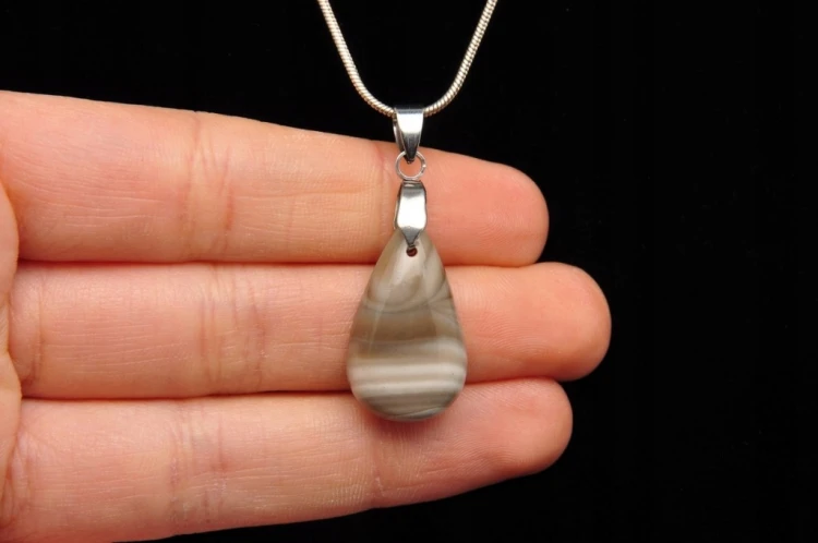 * KRZEMIEŃ PASIASTY INTERESUJĄCA ZAWIESZKA KAMIEŃ NATURALNY NR 3 *