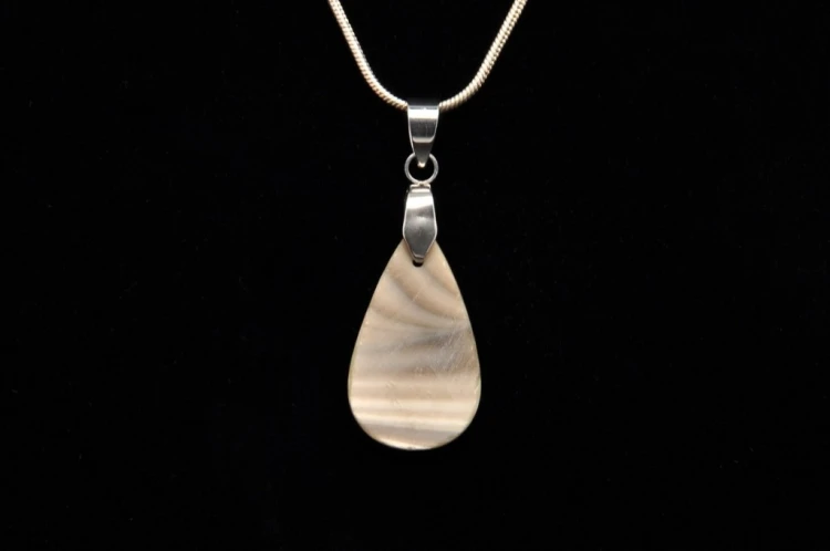 * KRZEMIEŃ PASIASTY INTERESUJĄCA ZAWIESZKA KAMIEŃ NATURALNY NR 3 *