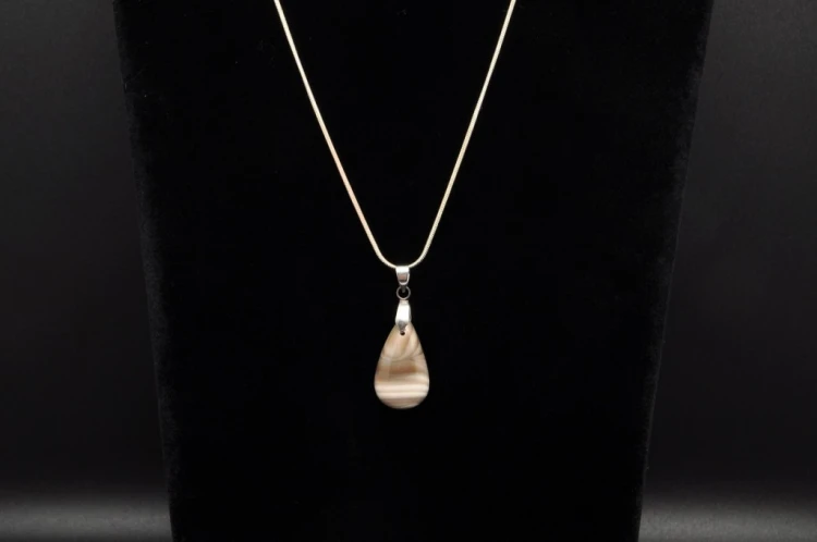 * KRZEMIEŃ PASIASTY INTERESUJĄCA ZAWIESZKA KAMIEŃ NATURALNY NR 3 *