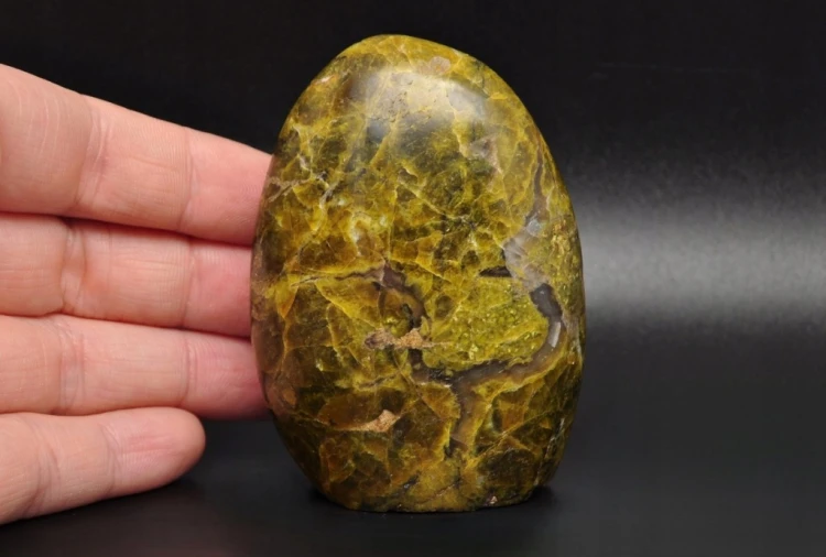 * OPAL ZIELONY MADAGASKAR SZLIFOWANY POLEROWANY MINERAŁ NR 12 *