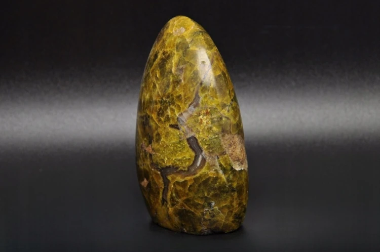 * OPAL ZIELONY MADAGASKAR SZLIFOWANY POLEROWANY MINERAŁ NR 12 *