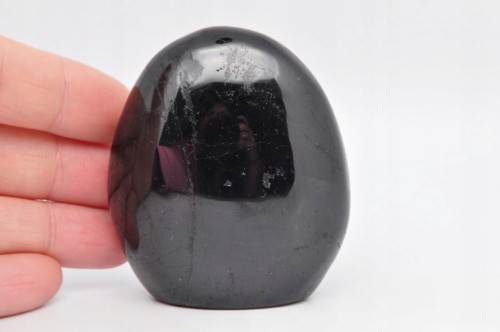 * TURMALIN CZARNY MADAGASKAR SZLIFOWANY MINERAŁ INTENSYWNA BARWA NR 5 *
