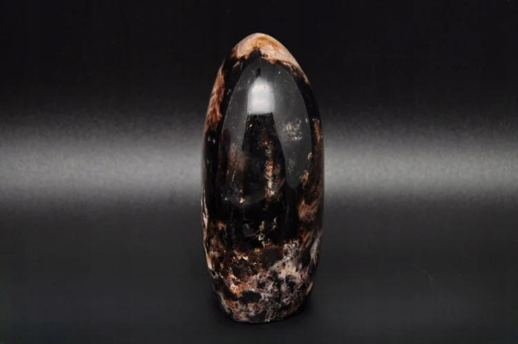 * OPAL BRĄZOWY MADAGASKAR ŚCIĘTA PODSTAWA STOJĄCY MINERAŁ NR 5 *
