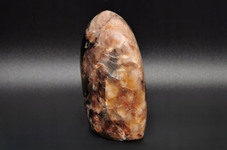 * OPAL BRĄZOWY MADAGASKAR ŚCIĘTA PODSTAWA STOJĄCY MINERAŁ NR 5 *