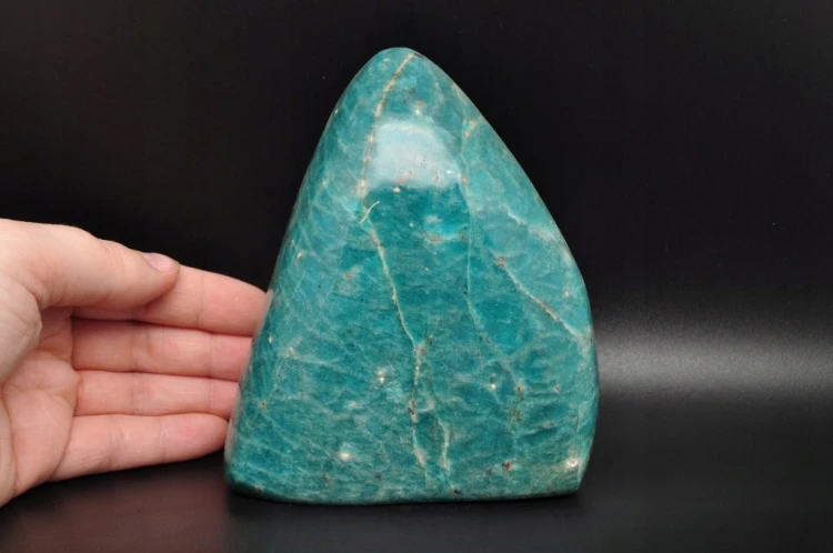* AMAZONIT MADAGASKAR NATURALNY MINERAŁ ZJAWISKOWY KSZTAŁT NR 3 *