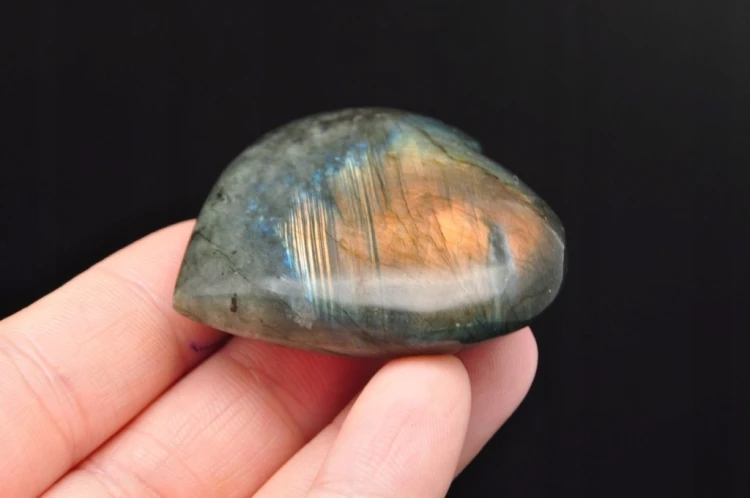 * LABRADORYT MADAGASKAR SERCE SUPER POŁYSK WIELOKOLOROWY MINERAŁ NR 10 *
