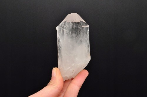 * KRYSZTAŁ GÓRSKI UROKLIWY SUROWY KAMIEŃ PIĘKNY MINERAŁ NR 8 *