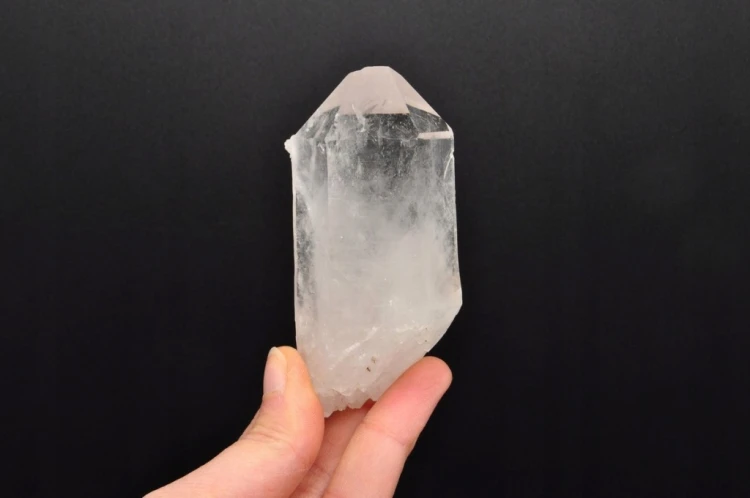* KRYSZTAŁ GÓRSKI UROKLIWY SUROWY KAMIEŃ PIĘKNY MINERAŁ NR 8 *