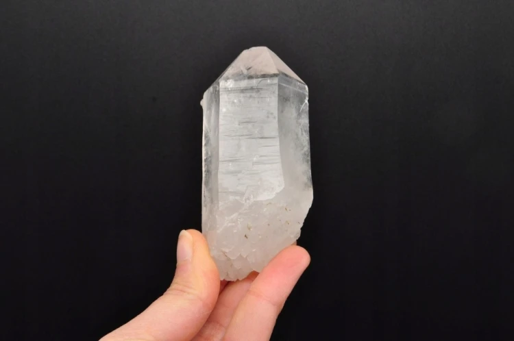 * KRYSZTAŁ GÓRSKI UROKLIWY SUROWY KAMIEŃ PIĘKNY MINERAŁ NR 8 *