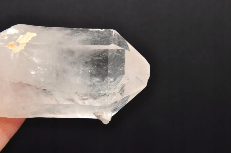 * KRYSZTAŁ GÓRSKI UROKLIWY SUROWY KAMIEŃ PIĘKNY MINERAŁ NR 8 *