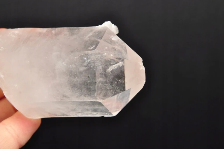 * KRYSZTAŁ GÓRSKI UROKLIWY SUROWY KAMIEŃ PIĘKNY MINERAŁ NR 8 *