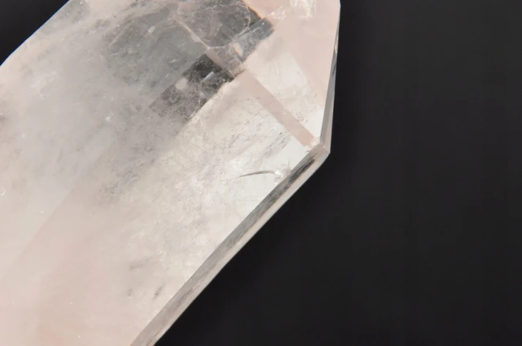 * KRYSZTAŁ GÓRSKI UROKLIWY SUROWY KAMIEŃ PIĘKNY MINERAŁ NR 8 *