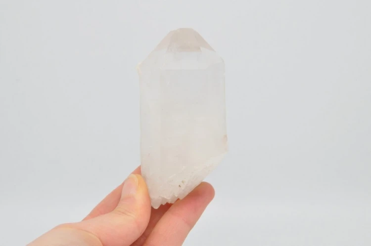 * KRYSZTAŁ GÓRSKI UROKLIWY SUROWY KAMIEŃ PIĘKNY MINERAŁ NR 8 *