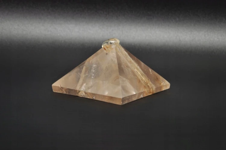 * KRYSZTAŁ GÓRSKI MADAGASKAR UROCZA PIRAMIDA ŚLICZNY MINERAŁ NR 5 *