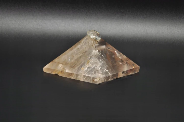 * KRYSZTAŁ GÓRSKI MADAGASKAR UROCZA PIRAMIDA ŚLICZNY MINERAŁ NR 5 *