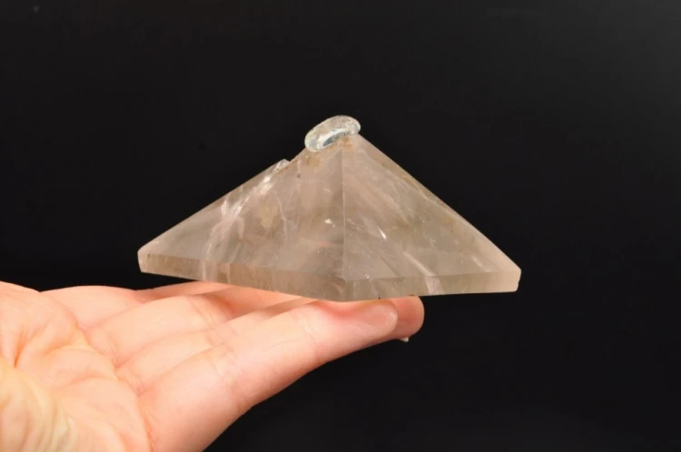* KRYSZTAŁ GÓRSKI MADAGASKAR UROCZA PIRAMIDA ŚLICZNY MINERAŁ NR 5 *
