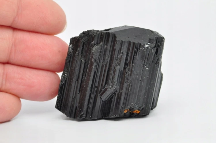 * TURMALIN CZARNY MADAGASKAR CZARNY NATURALNY STOJĄCY MINERAŁ NR 10 *