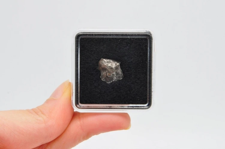 * METEORYT GEBEL KAMIL EGIPT UROKLIWY SUROWY OKAZ NR 5 *