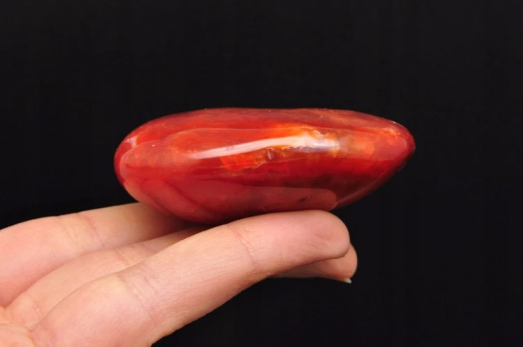 * KARNEOL MADAGASKAR ELEGANCKI MINERAŁ GŁĘBOKA BARWA NR KG04 *