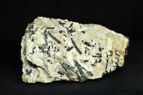 * BERYL TURMALIN KWARC POLSKA 2,3 KG DUŻY MINERAŁ PIĘKNE WROSTKI NR 2 *